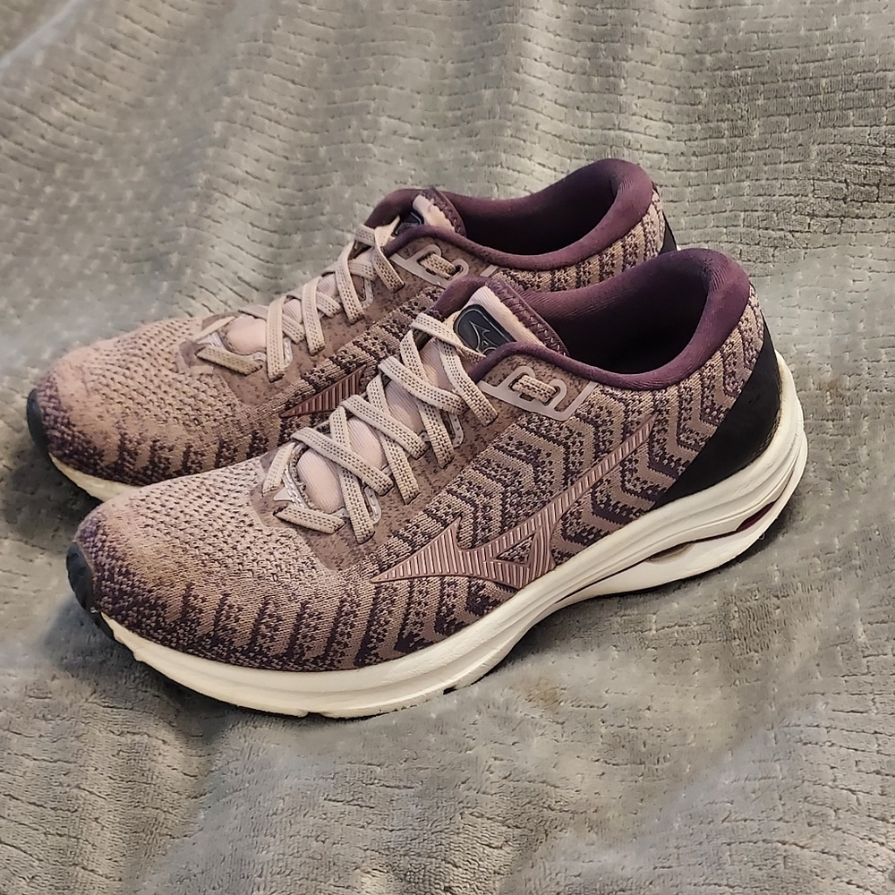 Mizuno Women's Purple Knit Athletic Running Shoes